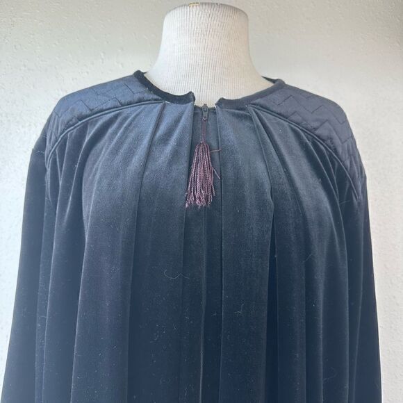 EUC Delicates Women’s Velvet Sleeping Gown - Picture 2 of 7